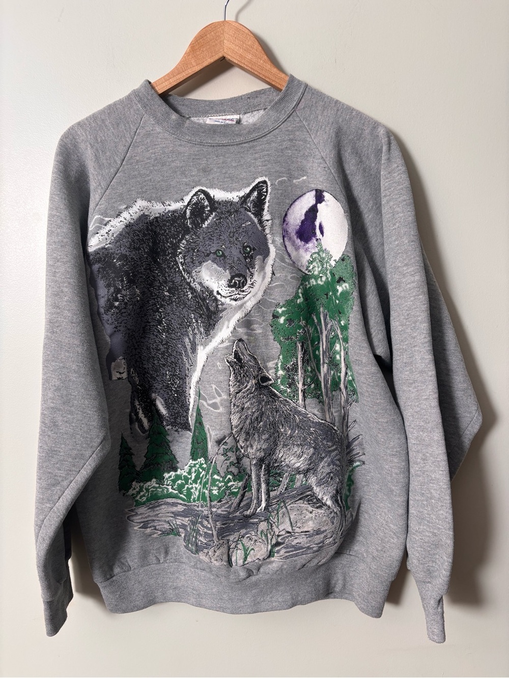 Vintage Gray Wolf howling moon graphic sweatshirt 80’s size xl